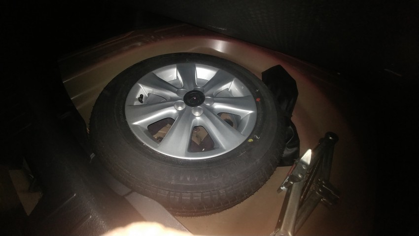 Toyota Corolla April 2014 (Japanese) - 5 - Family Cars  on Aster Vender