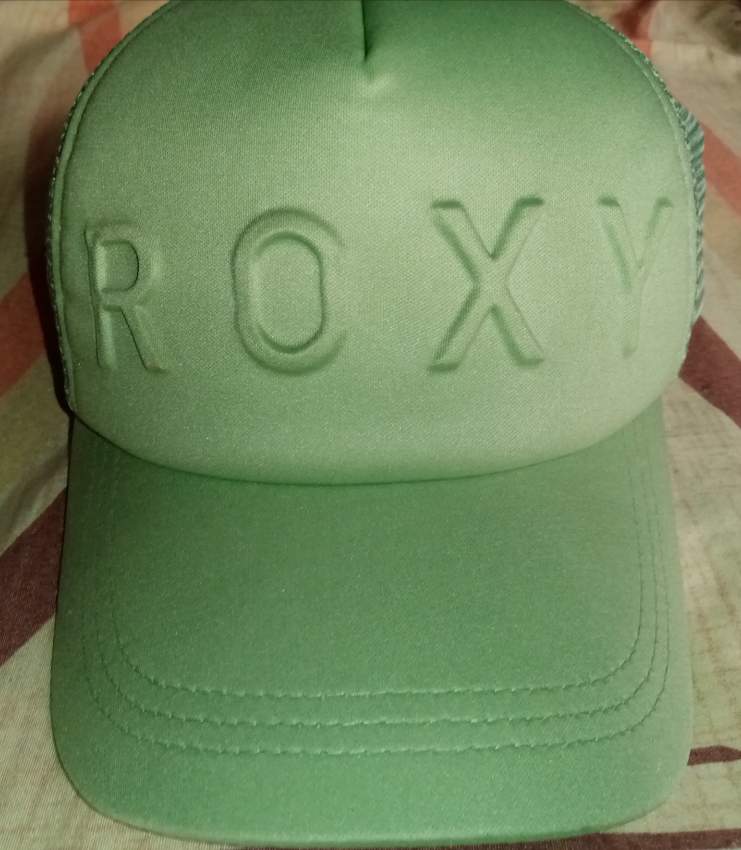 Roxy cap on Aster Vender