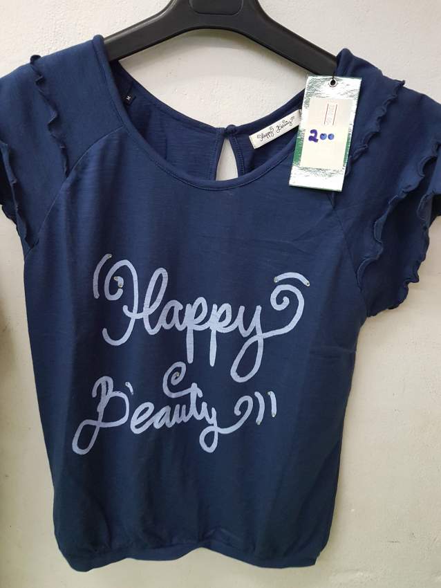 DESTOCKAGE -VÊTEMENTS HOMME/FEMME - DIVERS TAILLES PRIX DE RS 50 A 300 - 1 - Tops (Women)  on Aster Vender