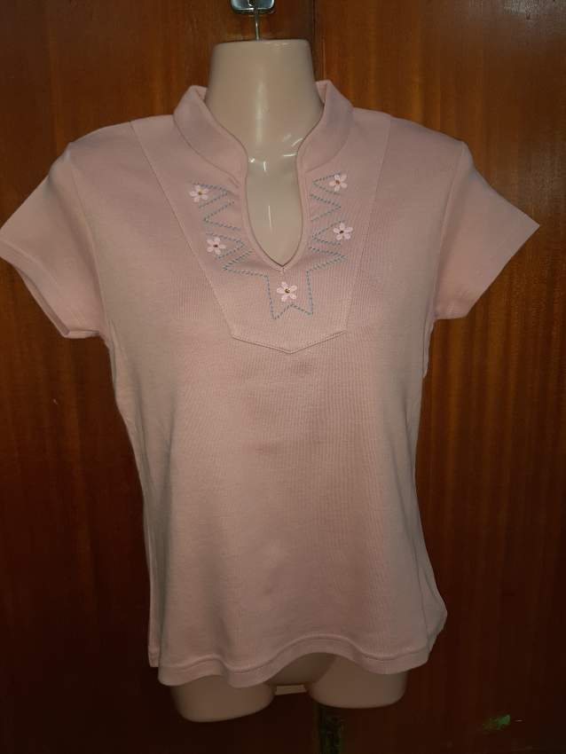 Ladies S/slv  tops - Price range Rs 50.00 to Rs 300.00 DESTOCKAGE - 5 - Tops (Women)  on Aster Vender
