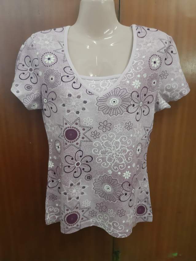 Ladies S/slv  tops - Price range Rs 50.00 to Rs 300.00 DESTOCKAGE - 4 - Tops (Women)  on Aster Vender