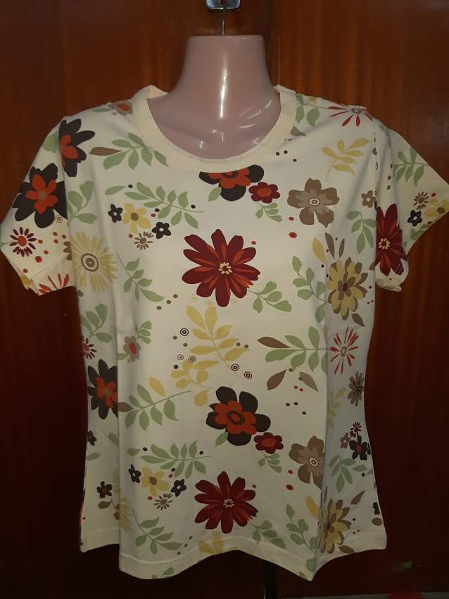 Ladies S/slv  tops - Price range Rs 50.00 to Rs 300.00 DESTOCKAGE - Tops (Women) at AsterVender
