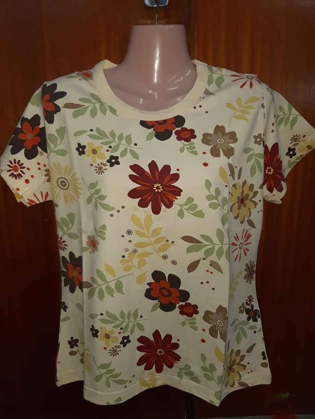 Ladies S/slv  tops - Price range Rs 50.00 to Rs 300.00 DESTOCKAGE - 2 - Tops (Women)  on Aster Vender