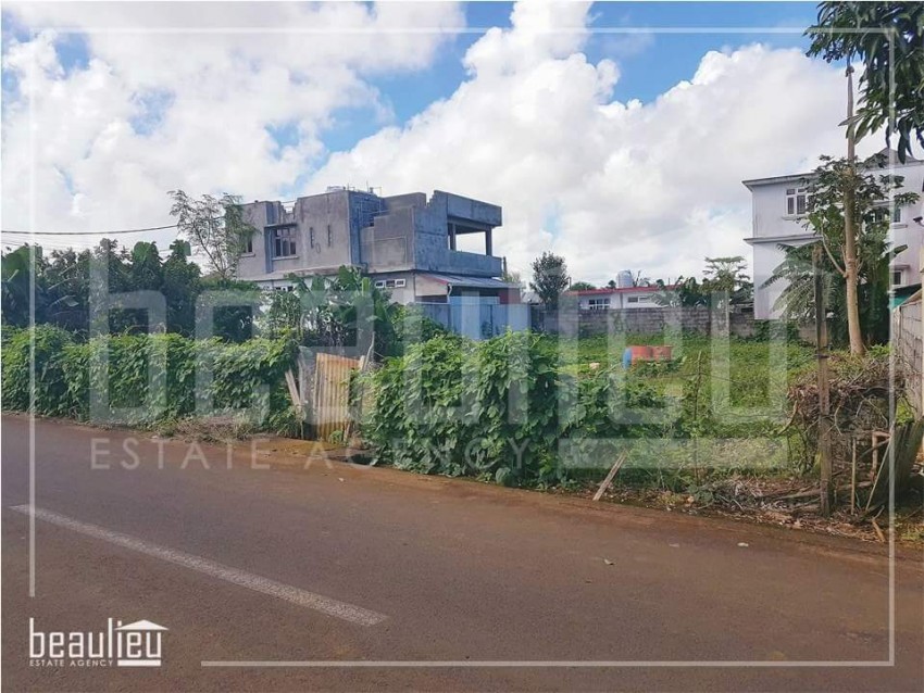 ** 12 Ps Residential land * *   - 1 - Land  on Aster Vender