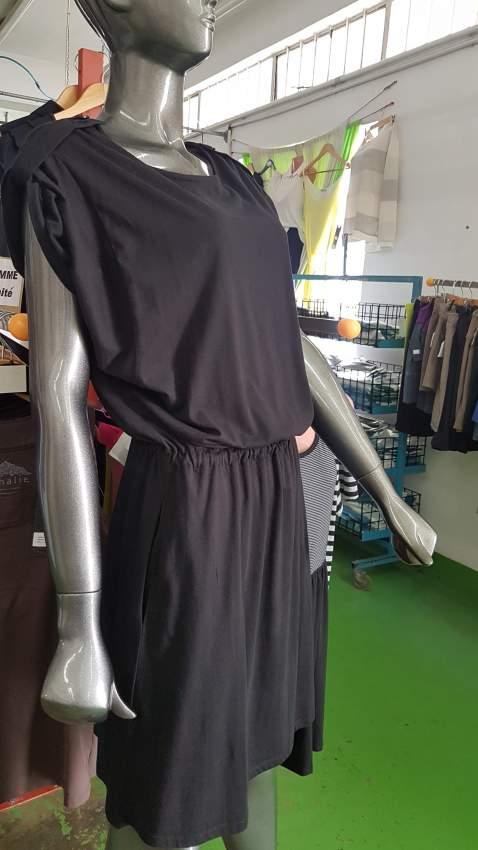 Woman's dresses Mixed styles prices Rs 200 to 300 on Aster Vender