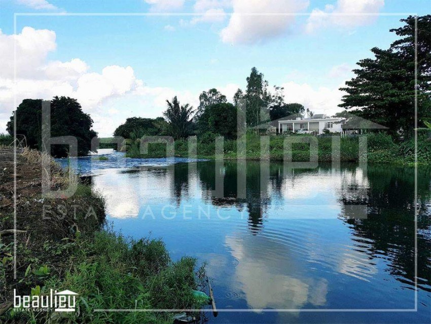 **  11 ½ Ps Residential land  * *    - 0 - Land  on Aster Vender