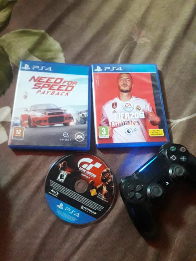 Ps4 slim 1tb avec 1 manette et 3 jouer on Aster Vender