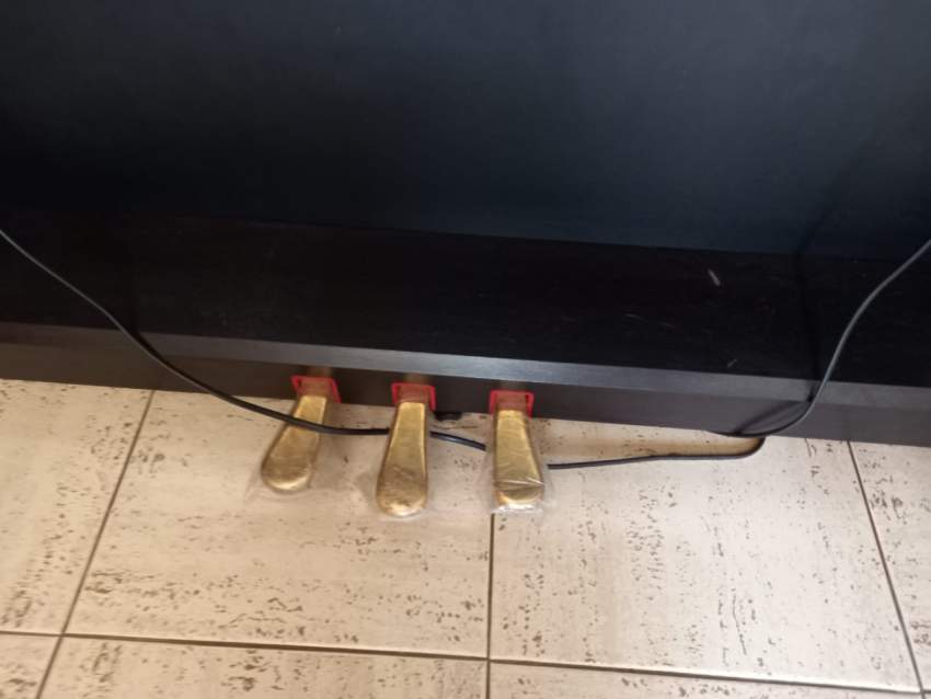 Yamaha classic Piano - 3 - Piano  on Aster Vender