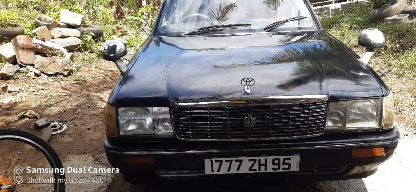 CROWN DELUXE  - 2 - Family Cars  on Aster Vender