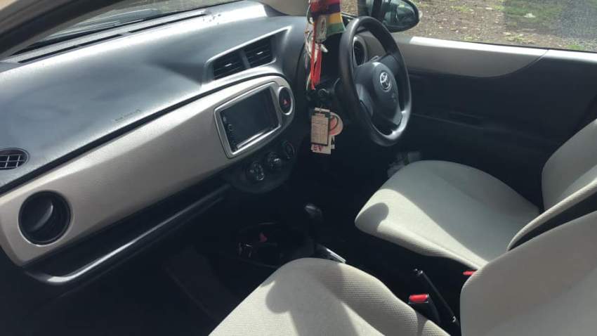 VENDS TOYOTA VITZ 2011 - 3 - Family Cars  on Aster Vender