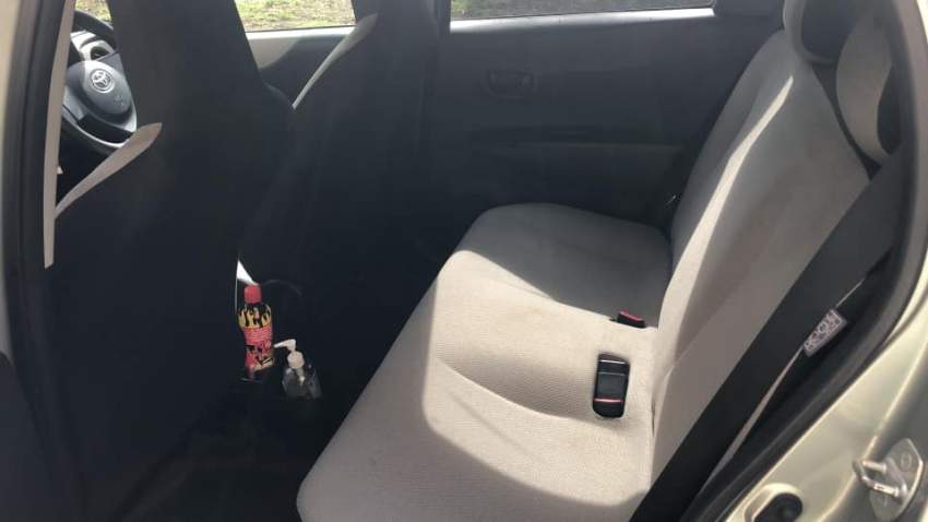 VENDS TOYOTA VITZ 2011 - 2 - Family Cars  on Aster Vender