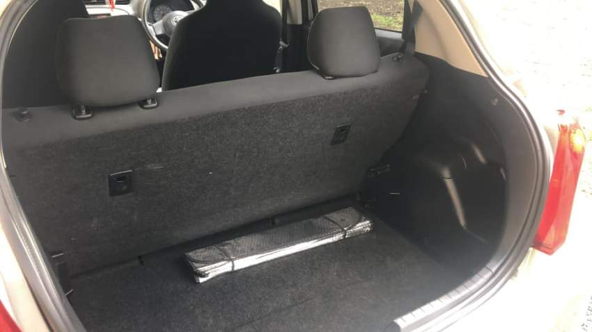 VENDS TOYOTA VITZ 2011 - 1 - Family Cars  on Aster Vender