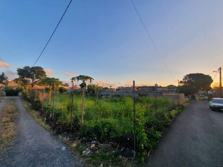 Land for Sale in Centre of Glen-Park, Vacoas - 1 - Land  on Aster Vender