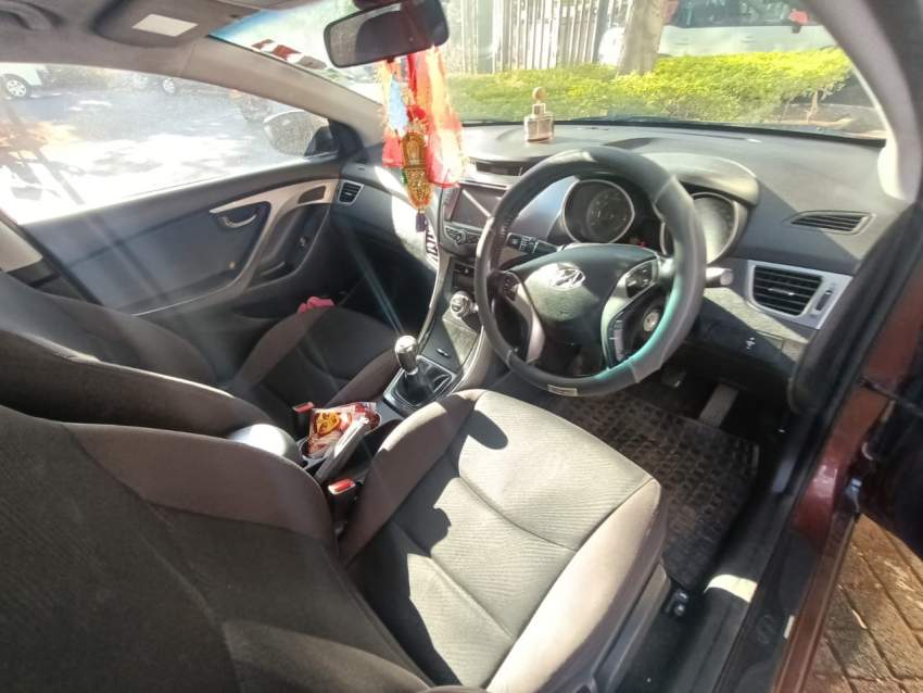 Hyundai Elantra year 2013 metallic brown - 1 - Family Cars  on Aster Vender