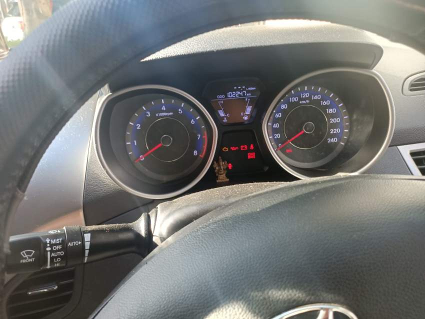 Hyundai Elantra year 2013 metallic brown - 0 - Family Cars  on Aster Vender