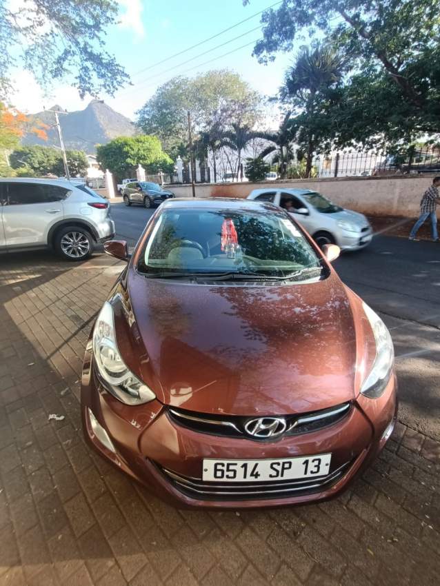 Hyundai Elantra year 2013 metallic brown - 3 - Family Cars  on Aster Vender