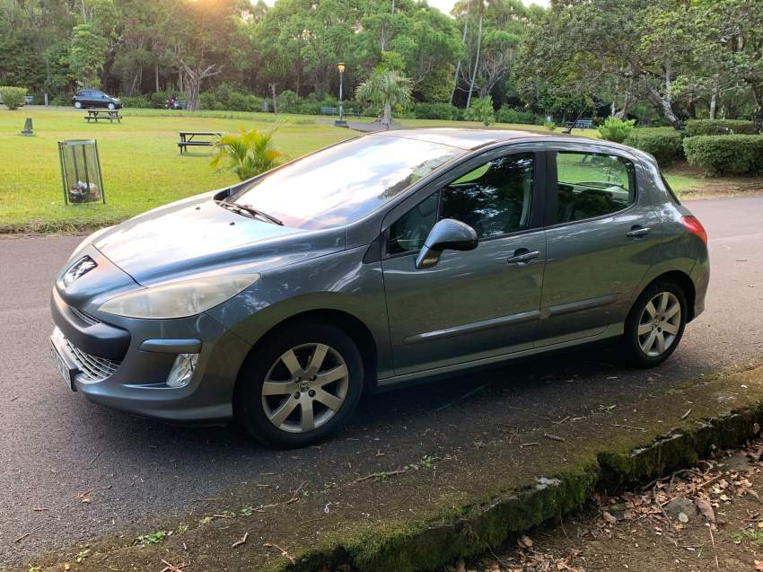 Peugeot 308 - 1 - Compact cars  on Aster Vender
