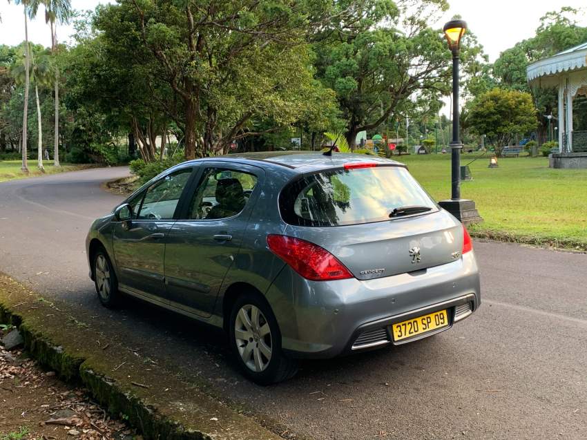 Peugeot 308 - 2 - Compact cars  on Aster Vender