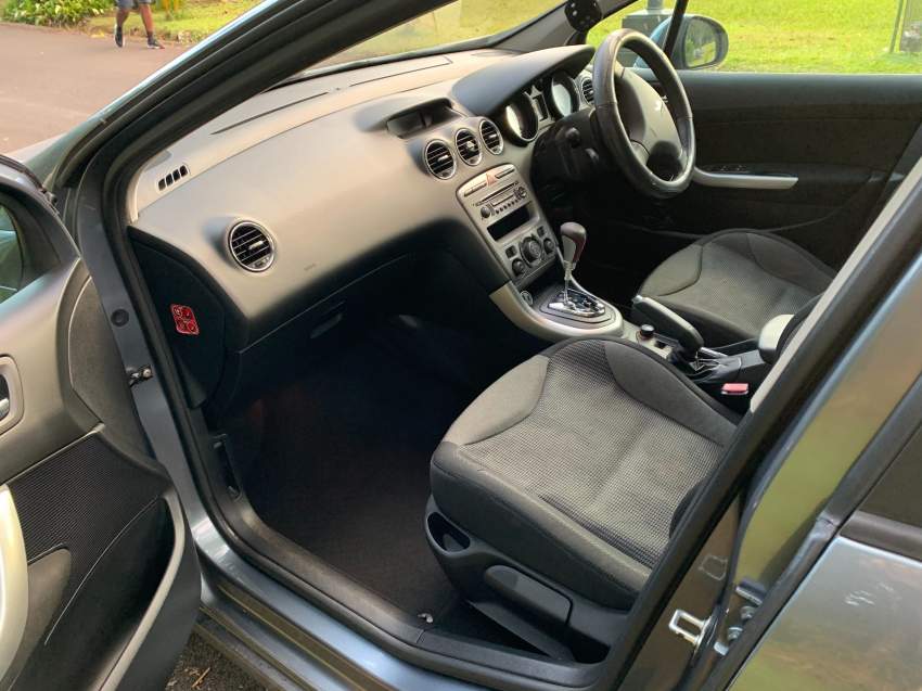 Peugeot 308 - 5 - Compact cars  on Aster Vender