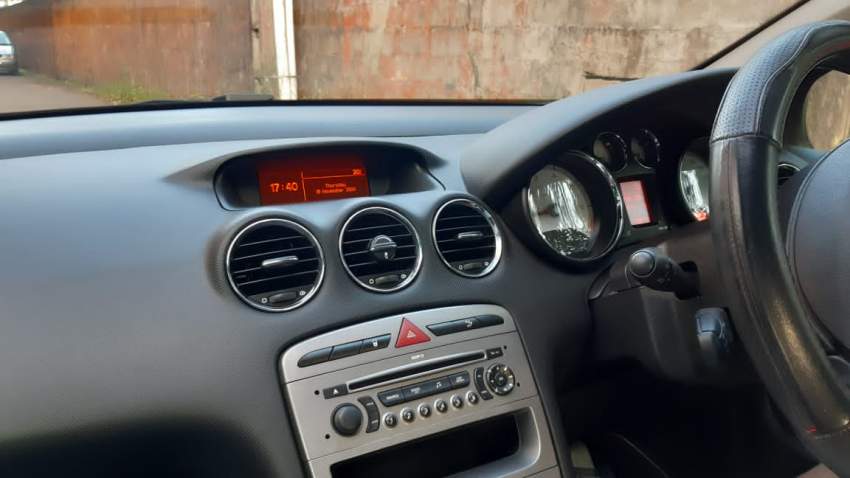 Peugeot 308 - 6 - Compact cars  on Aster Vender