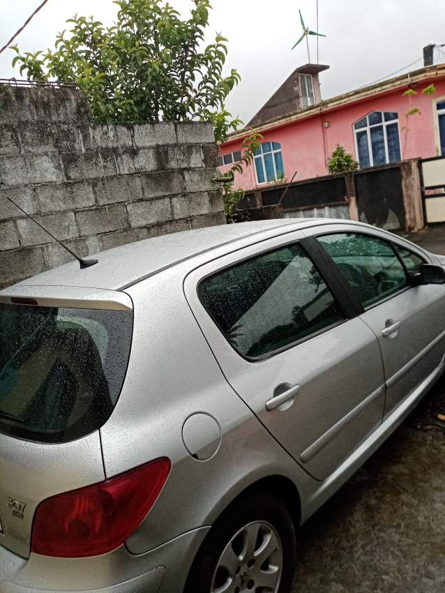 Peugeot hatchback - 1 - Family Cars  on Aster Vender