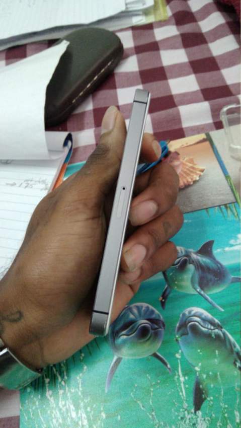 iPhone 5s - 5 - iPhones  on Aster Vender