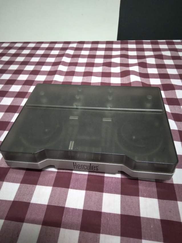 Hercules mp3 e2 DJ controller on Aster Vender