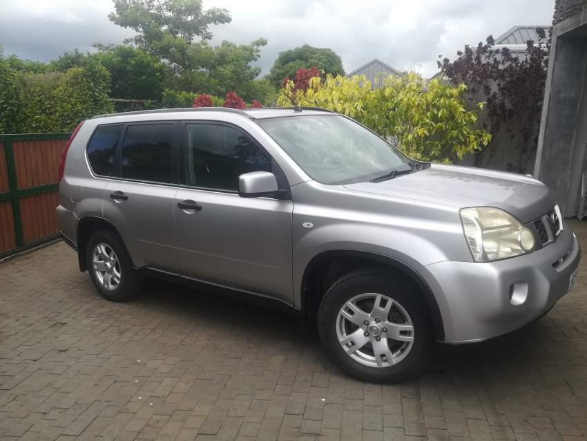 Nissan X Trail 2.5L 4x4 SE - 4 - SUV Cars  on Aster Vender