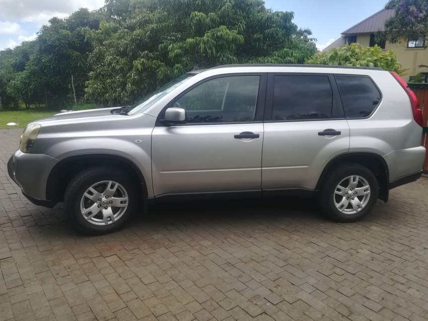 Nissan X Trail 2.5L 4x4 SE - 5 - SUV Cars  on Aster Vender