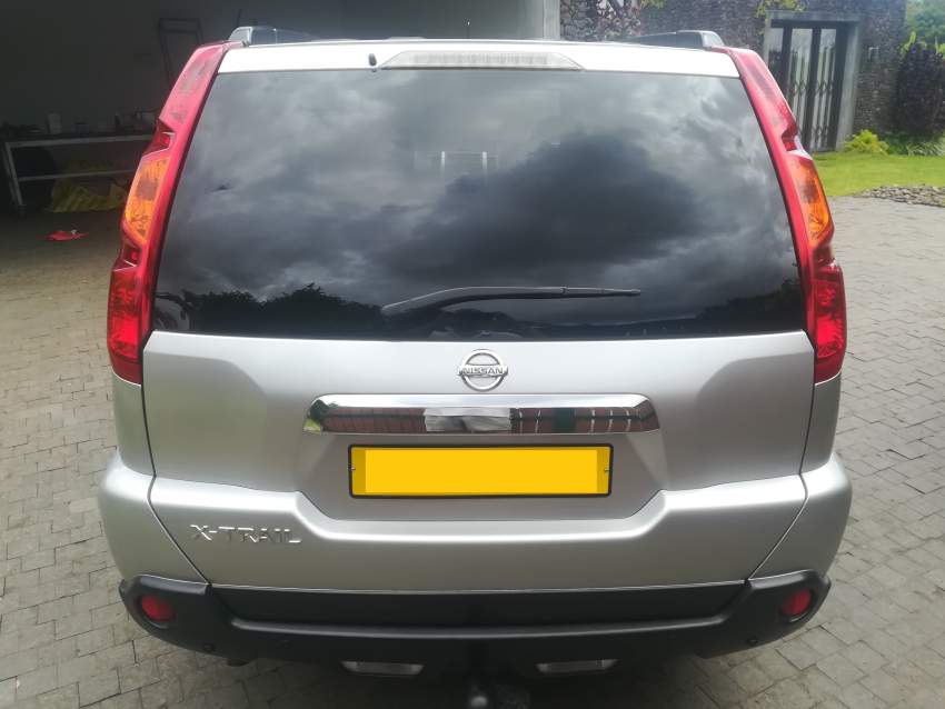 Nissan X Trail 2.5L 4x4 SE - 7 - SUV Cars  on Aster Vender