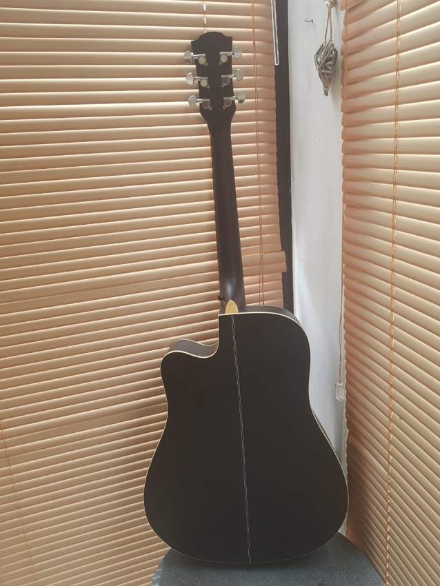 Guitare classique on Aster Vender