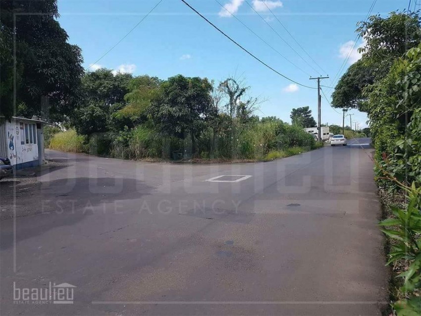 ** 47 Ps Residential land in Clémencia * *     - 1 - Land  on Aster Vender