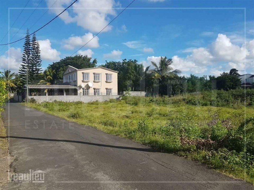 * 50 Perches Residential land in Cap Malheureux  * *   - 1 - Land  on Aster Vender