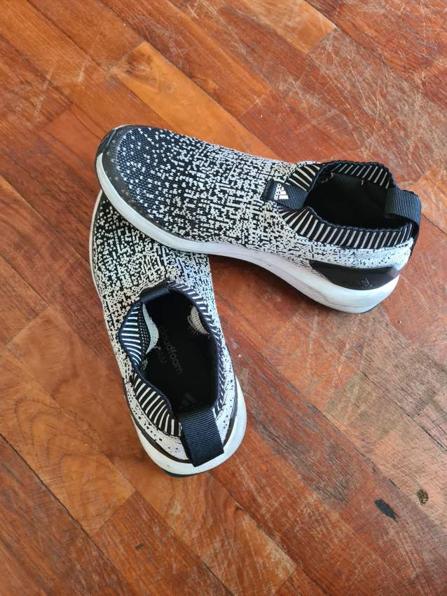 Shoes - 0 - Sneakers  on Aster Vender