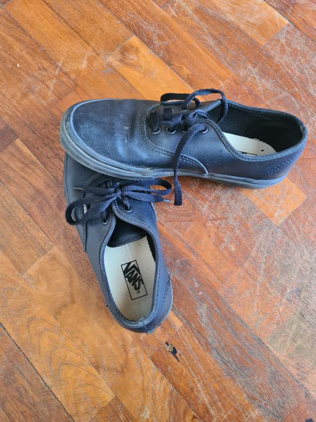 Shoes - 0 - Sneakers  on Aster Vender