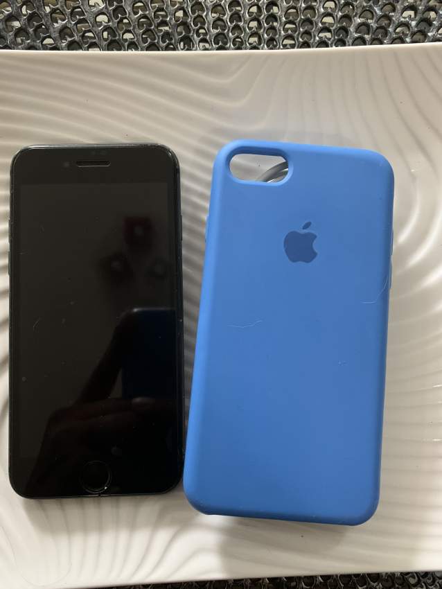 Iphone 8 64gb (prix negotiable) - 1 - iPhones  on Aster Vender