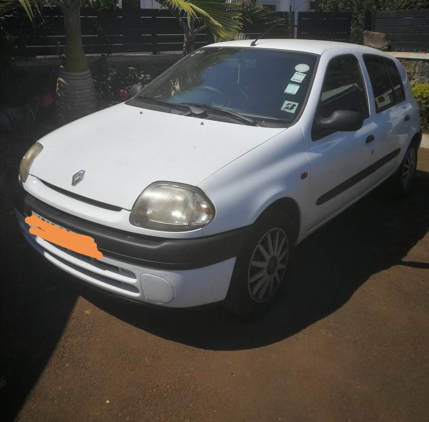 Renault clio - 1 - Compact cars  on Aster Vender