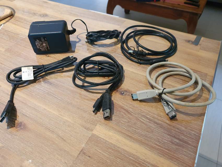 Home Studio External Soundcard (Fire Wire) for Mac & Pc - 2 - Other Studio Equipment  on Aster Vender