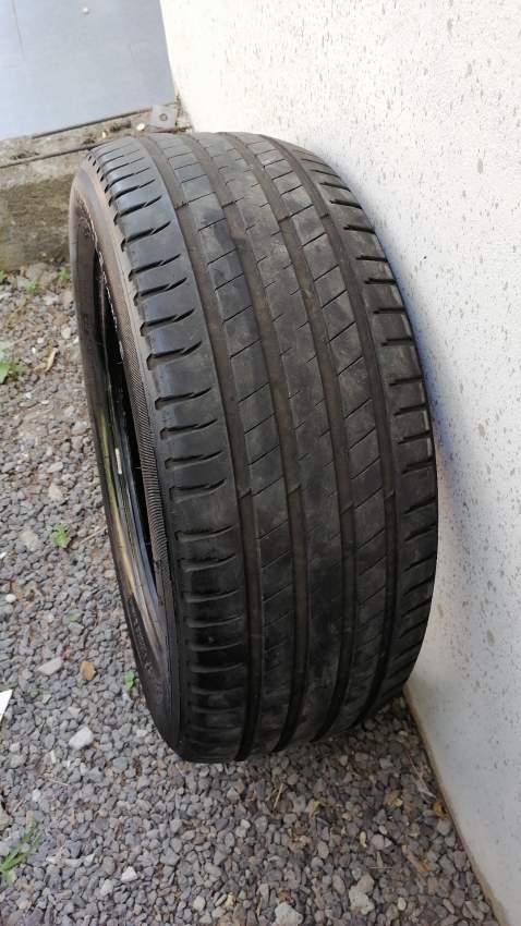 larou  235/55 r19 Michelin - 3 - Luxury Cars  on Aster Vender