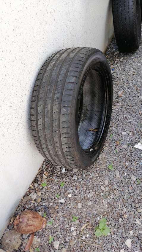 larou  235/55 r19 Michelin - 4 - Luxury Cars  on Aster Vender