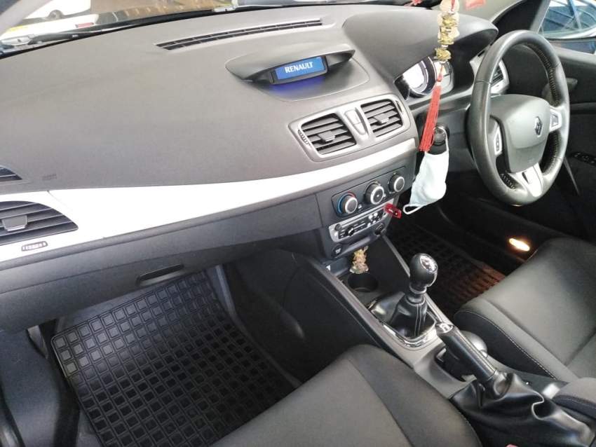 Renault Megane - 1 - Family Cars  on Aster Vender