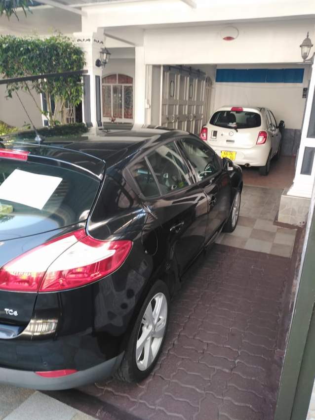 Renault Megane - 2 - Family Cars  on Aster Vender