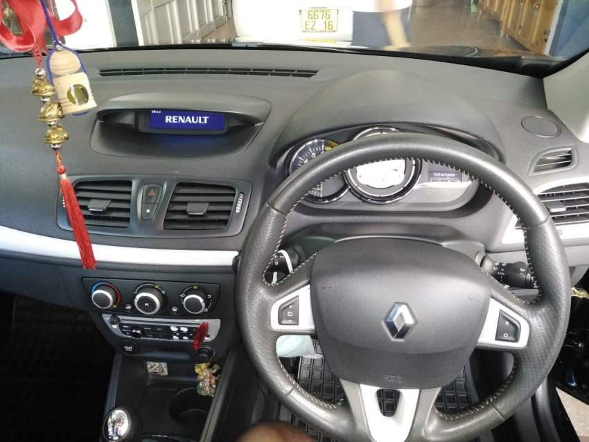 Renault Megane - 5 - Family Cars  on Aster Vender