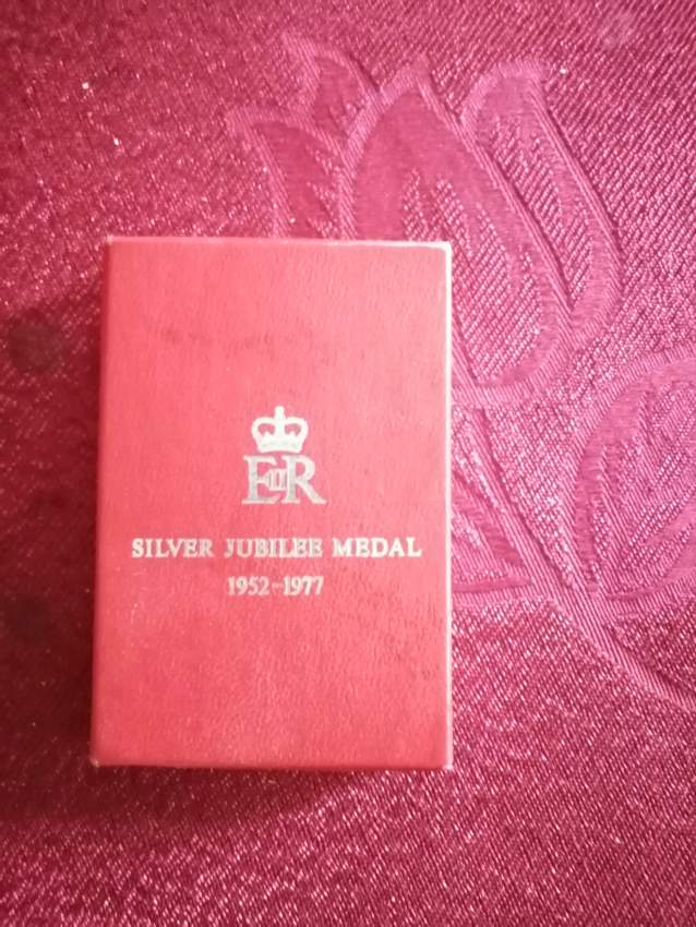Silver jubilee 1952 1977 medal  - 2 - Souvenirs  on Aster Vender