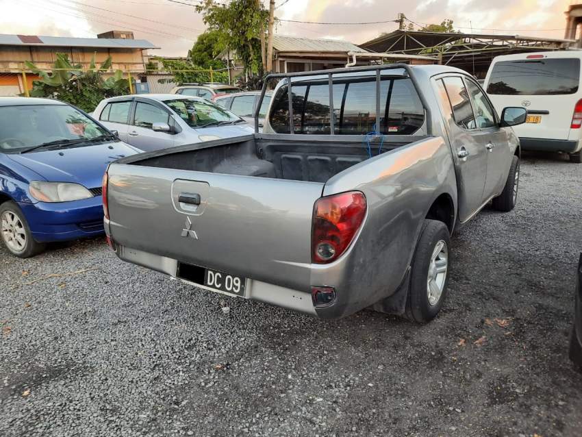 Mitsubishi L200 Year 09 - 3 - Pickup trucks (4x4 & 4x2)  on Aster Vender