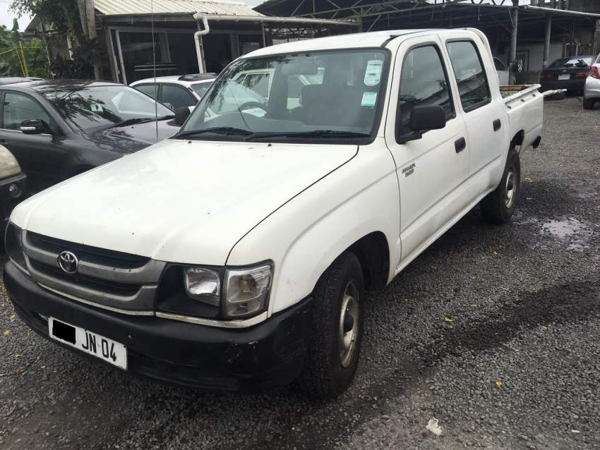 Toyota Hilux Year 04 - 4 - Pickup trucks (4x4 & 4x2)  on Aster Vender