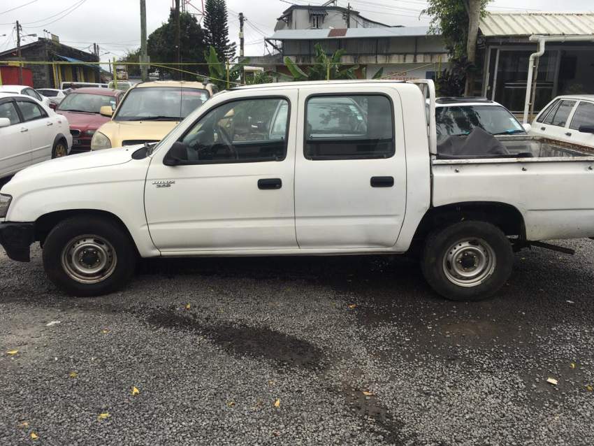 Toyota Hilux Year 04 on Aster Vender