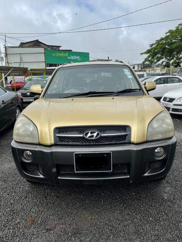 Hyundai Tucson Year 05 - 3 - SUV Cars  on Aster Vender