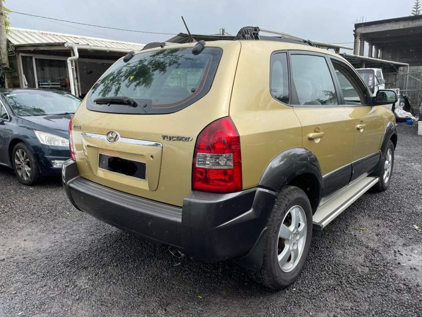 Hyundai Tucson Year 05 - 5 - SUV Cars  on Aster Vender