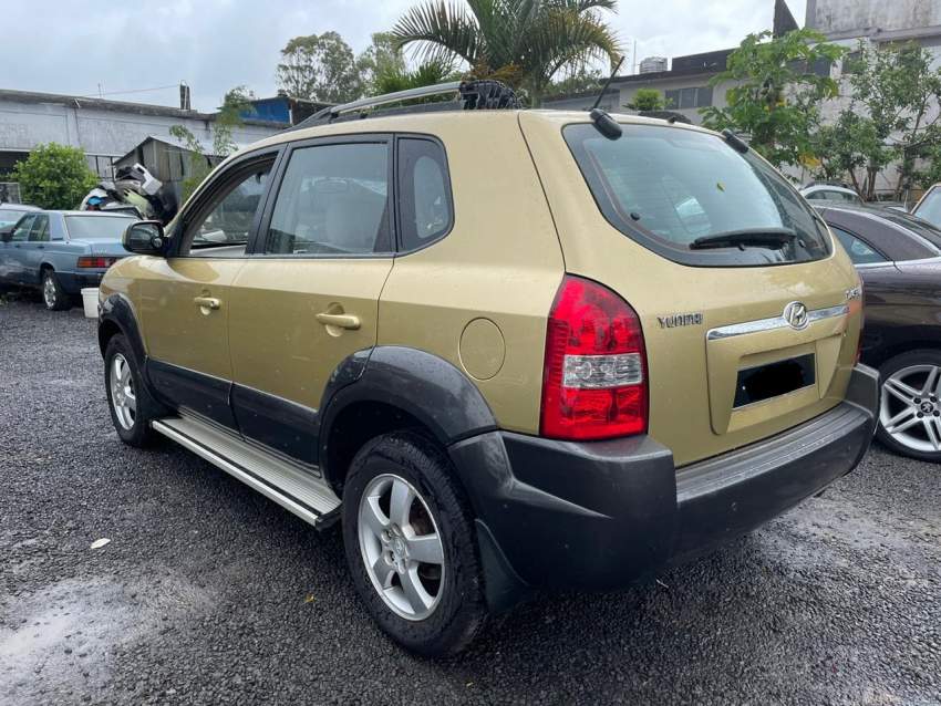 Hyundai Tucson Year 05 - 2 - SUV Cars  on Aster Vender